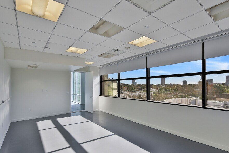 More Photos Of 8201 Beverly Blvd, Los Angeles Office For Lease
