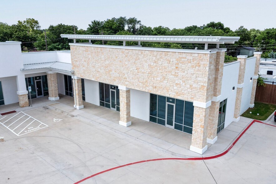 More Photos Of 325 N Saginaw Blvd, Saginaw Storefront Retail Office For Lease