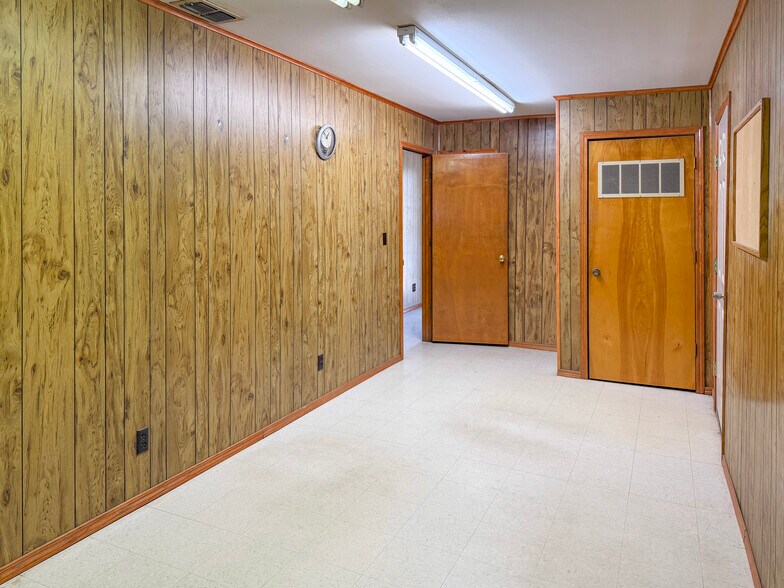 More Photos Of 11730 Highway 152, Pampa Warehouse For Sale