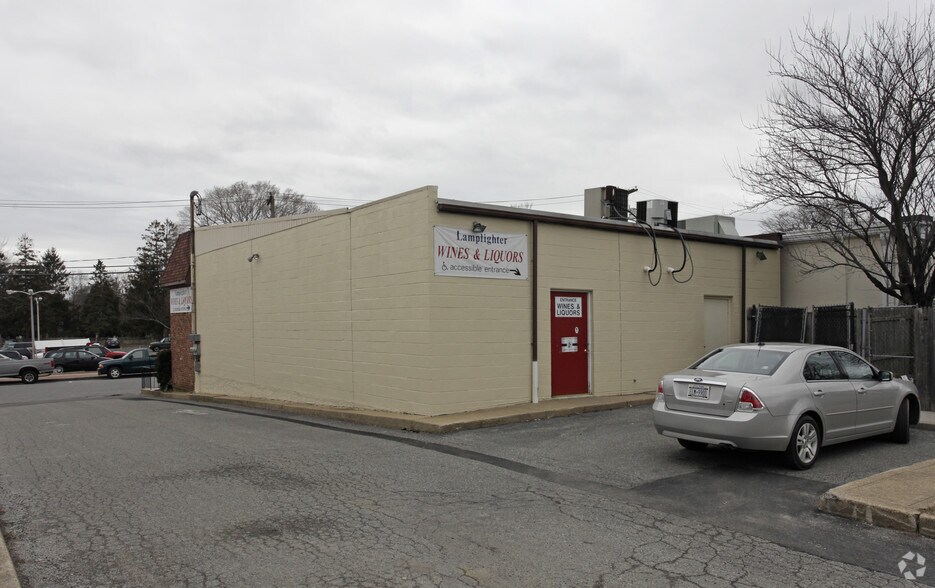 More Photos Of 26-28 Jagger Ln, Southampton Freestanding For Sale