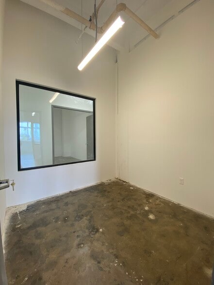 More Photos Of 901 E 31st St, Los Angeles Manufacturing For Lease