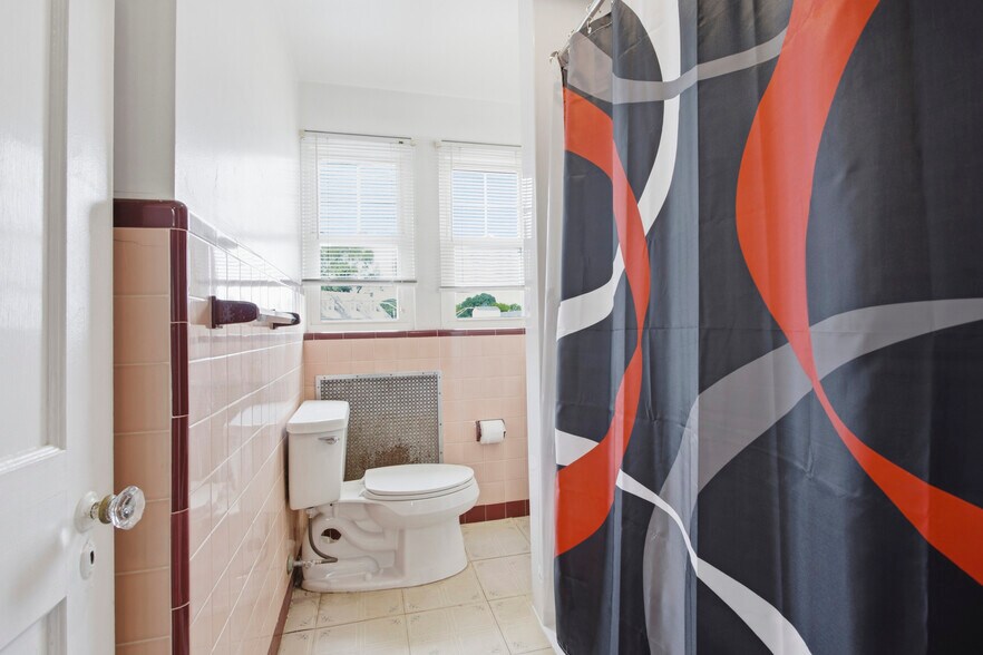 More Photos Of 678 Ferne Blvd, Drexel Hill Office For Sale