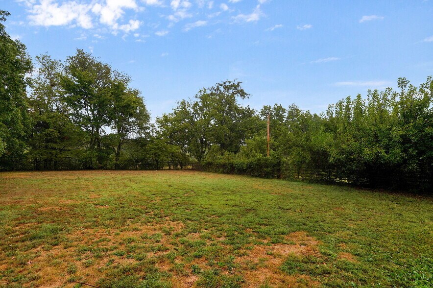 More Photos Of 1642 W Inman Rd, Nixa Office Residential For Sale