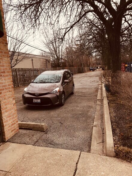 More Photos Of 1310-1324 Oakton St, Evanston Office For Lease