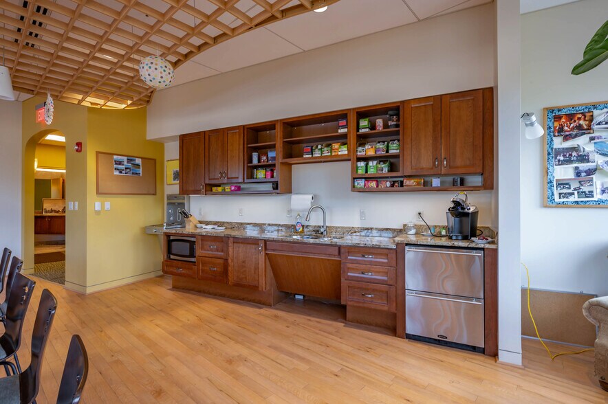 More Photos Of 6 Kitty Hawk Lndg, Londonderry Office For Sale