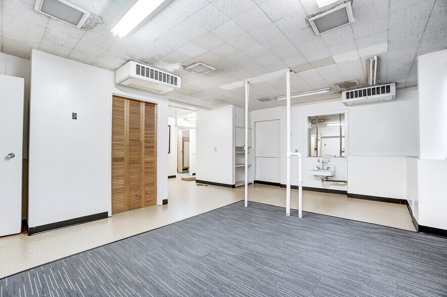 More Photos Of 1106 E High St, Springfield Schools For Sale