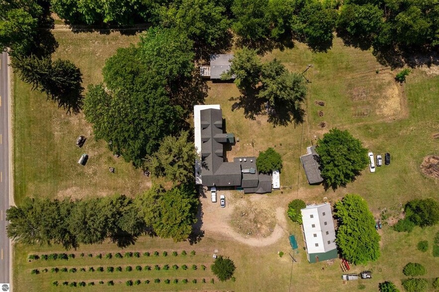 More Photos Of 18599 Mission Rd, Traverse City Hotel For Sale