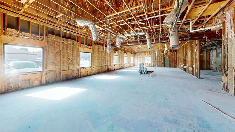 More Photos Of 1925 N College Ave, Fayetteville General Retail For Lease