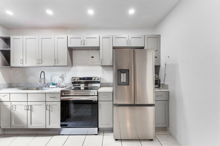 More Photos Of 550 SW 10th St, Miami Apartments For Sale