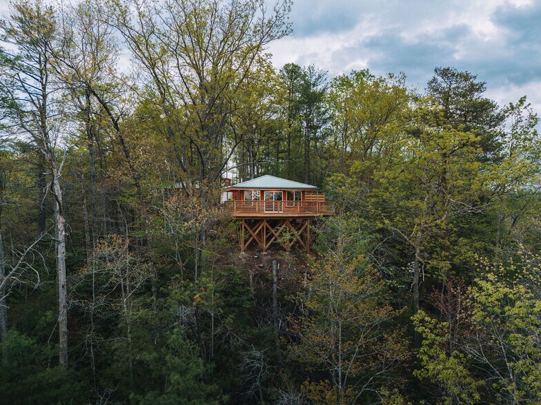 More Photos Of 250 Wood Thrush Lane, Rogers Specialty For Sale