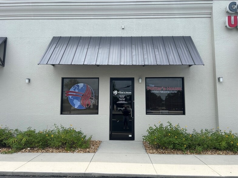 Primary Photo Of 18070 S Tamiami Trl, Fort Myers Storefront Retail Office For Lease