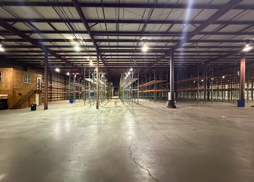 More Photos Of 5360 Commerce Blvd E, Mobile Warehouse For Lease