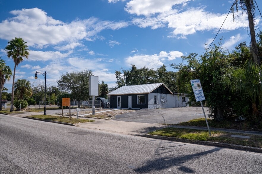 More Photos Of 108 9th Ave E, Bradenton Freestanding For Sale