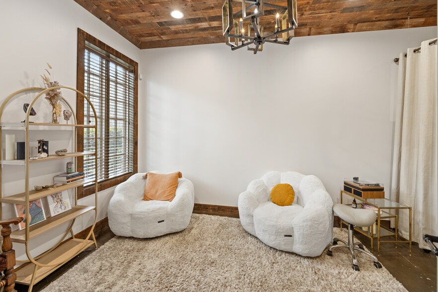 More Photos Of 12540 Broadwell Rd, Alpharetta Storefront Retail Office For Lease