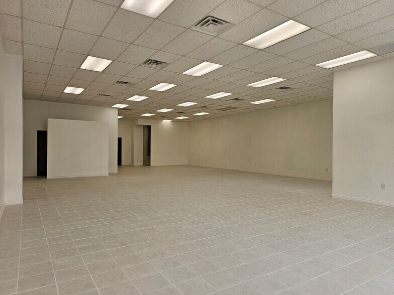 More Photos Of 9262 Culebra Rd, San Antonio Storefront Retail Office For Lease