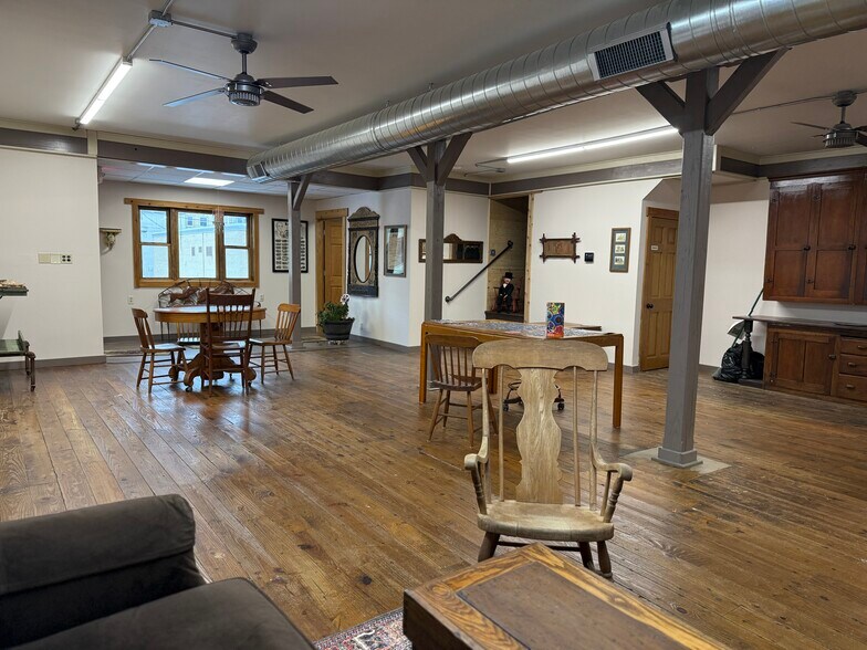 More Photos Of 106 Water St, Lake Mills General Retail For Sale