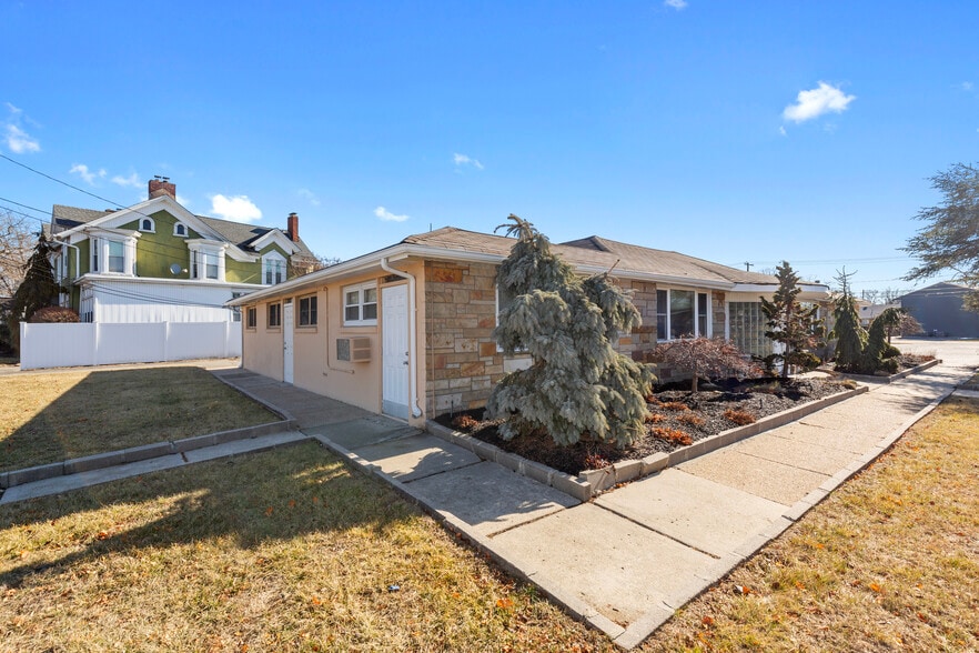 More Photos Of 421 Deer Park Ave, Babylon Medical For Sale