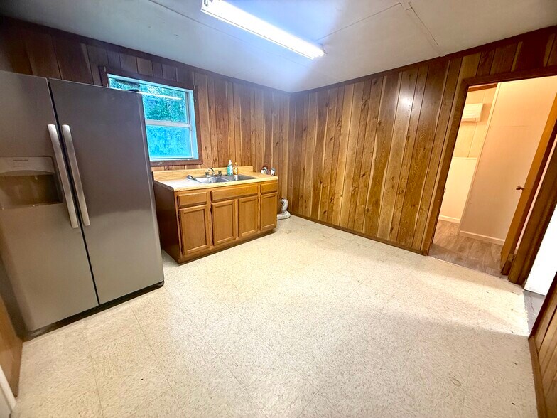 More Photos Of 1074 S Main St, Crossville Office Residential For Sale