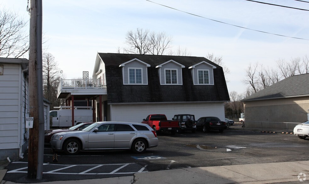 More Photos Of 8518 Chestnut Ave, Bowie Showroom For Sale