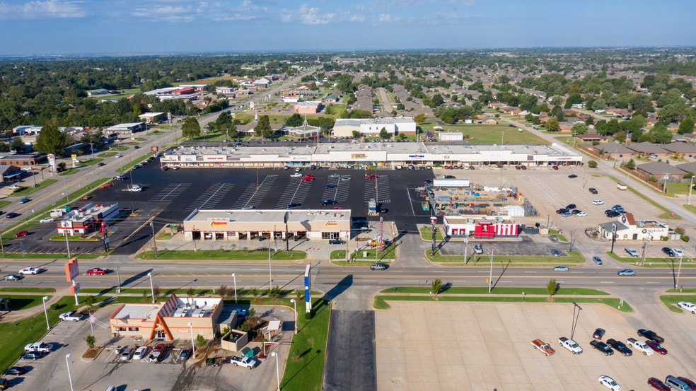 More Photos Of 115 N Mustang Rd, Mustang Unknown For Lease