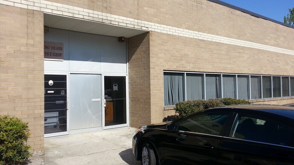 Primary Photo Of 144-148 Remington Blvd, Ronkonkoma Warehouse For Lease