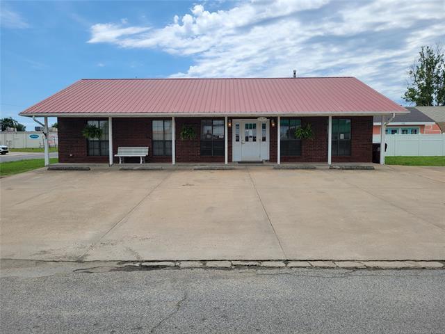 Primary Photo Of 300 S Main St, Eufaula Office For Sale