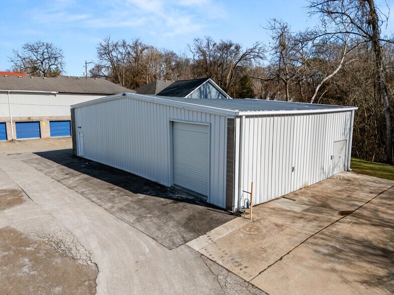 More Photos Of 22 S Barker St, Clarksville Warehouse For Sale