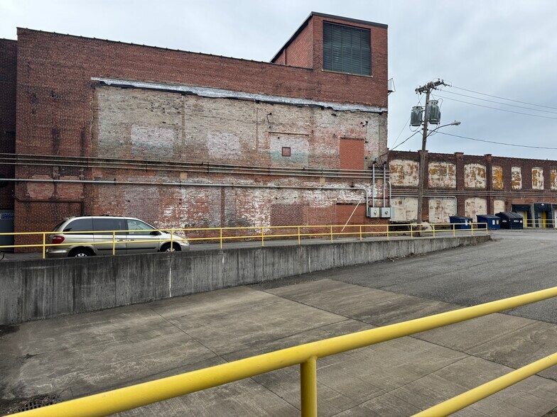 More Photos Of 2 Potomac St, Rochester Warehouse For Lease