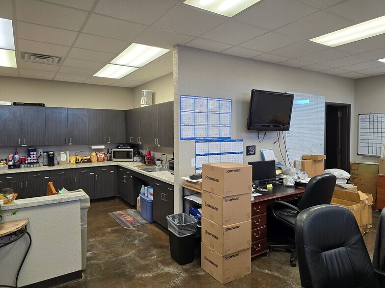 More Photos Of 13318 Western Oak Dr, Helotes Storefront Retail Office For Sale