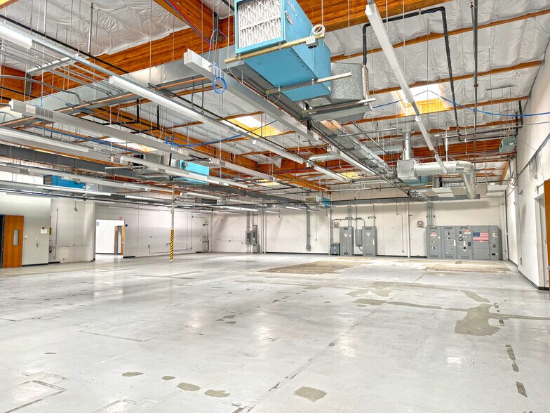 More Photos Of 424 Aviation Blvd, Santa Rosa Industrial For Sale