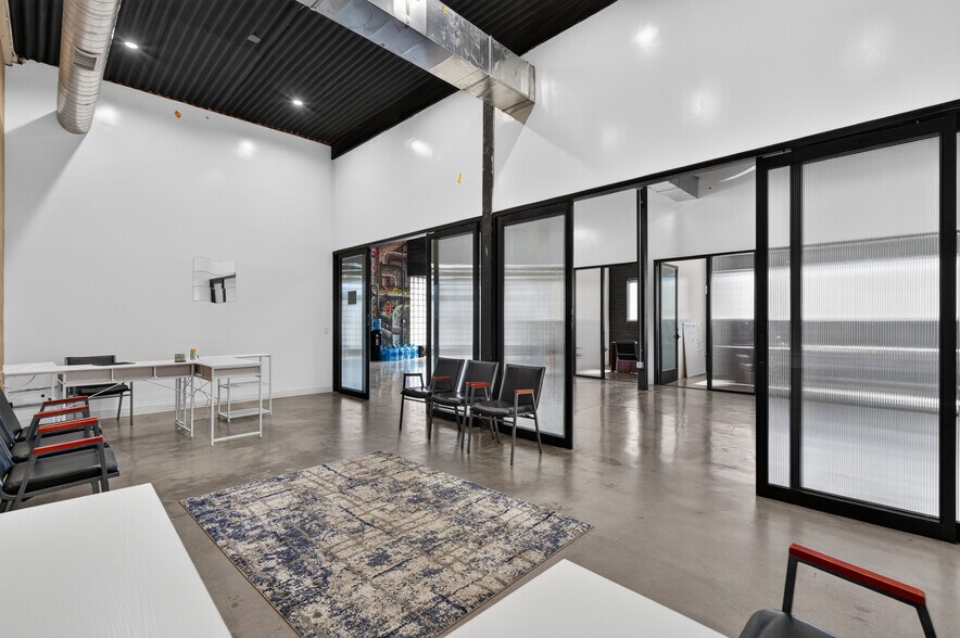 More Photos Of 6023 Hazeltine Ave, Van Nuys Warehouse For Lease