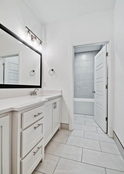 More Photos Of 502-510 W Persimmon St, Rogers Apartments For Sale