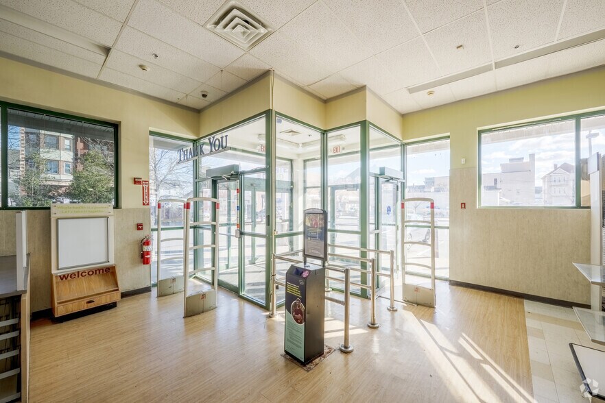 More Photos Of 1207 Acushnet Ave, New Bedford Drugstore For Lease