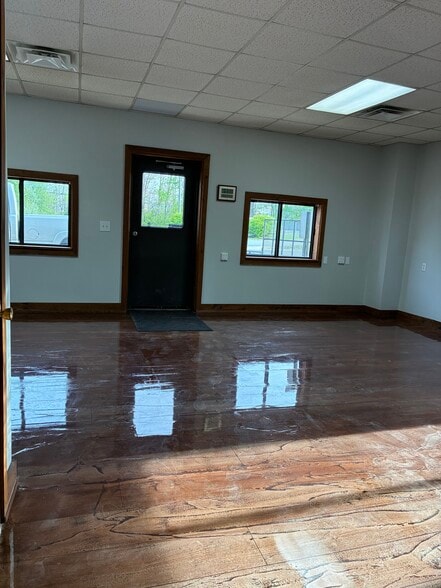 More Photos Of 213 Corporate Dr, Elizabethtown Warehouse For Lease