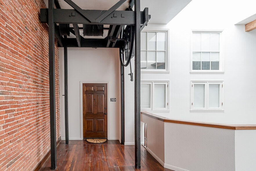 More Photos Of 2309 Strand St, Galveston Storefront Retail Residential For Sale