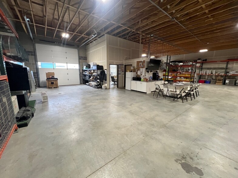More Photos Of 3803 E Newby St, Nampa Flex For Lease