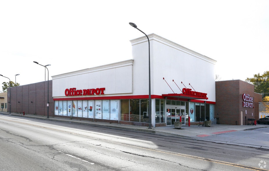 More Photos Of 2722 Green Bay Rd, Evanston Freestanding For Sale