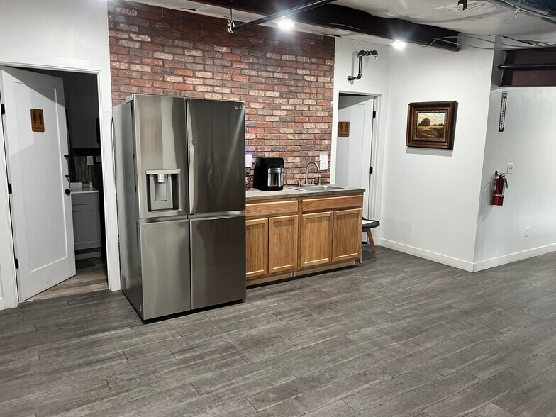 More Photos Of 1657 N State St, Lehi Manufacturing For Sale