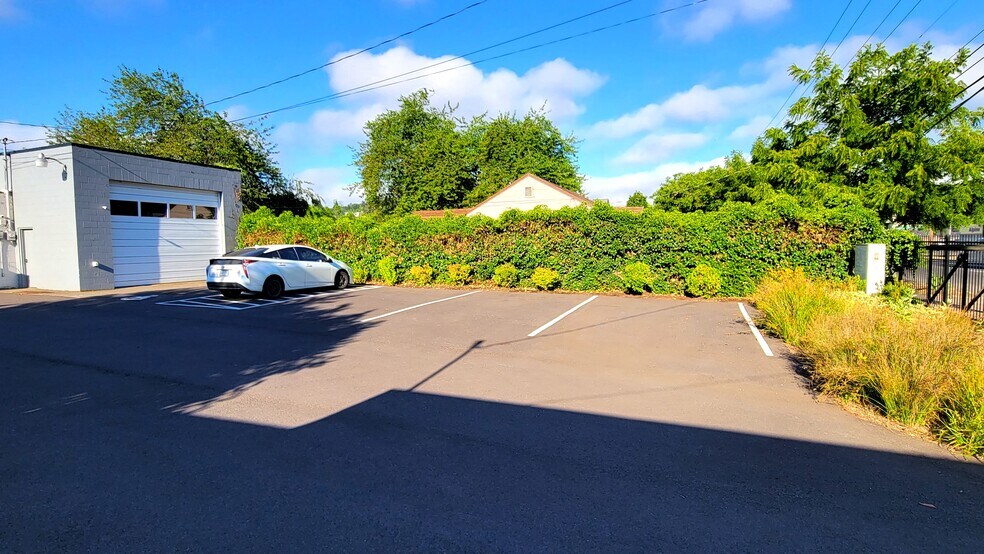 More Photos Of 1241 Main St, Springfield Office For Sale