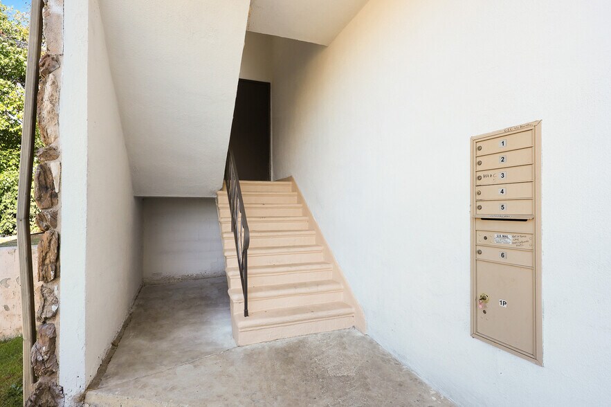 More Photos Of 616 Via Altamira, Montebello Apartments For Sale
