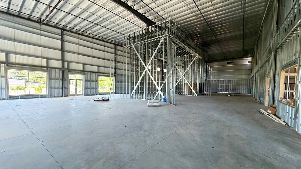 More Photos Of 2221 US-441, Fruitland Park Showroom For Sale