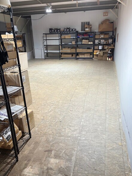 More Photos Of 2847 John Deere Dr, Knoxville Light Distribution For Lease