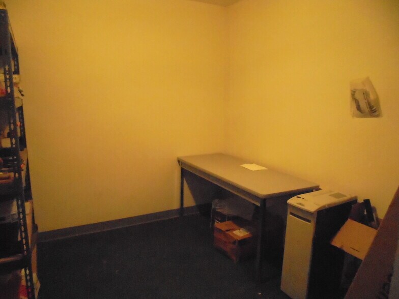 More Photos Of 127 S 1st St, Blythe Flex For Sale