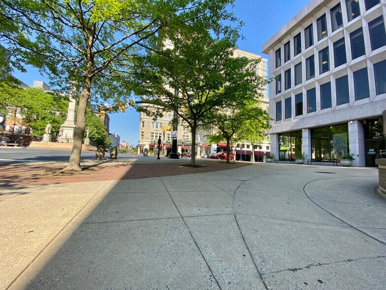 More Photos Of 28 Penn Sq, Lancaster Office For Lease