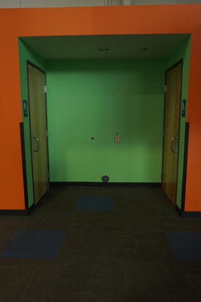 More Photos Of 3160 Blossom Dr NE, Salem Flex For Lease