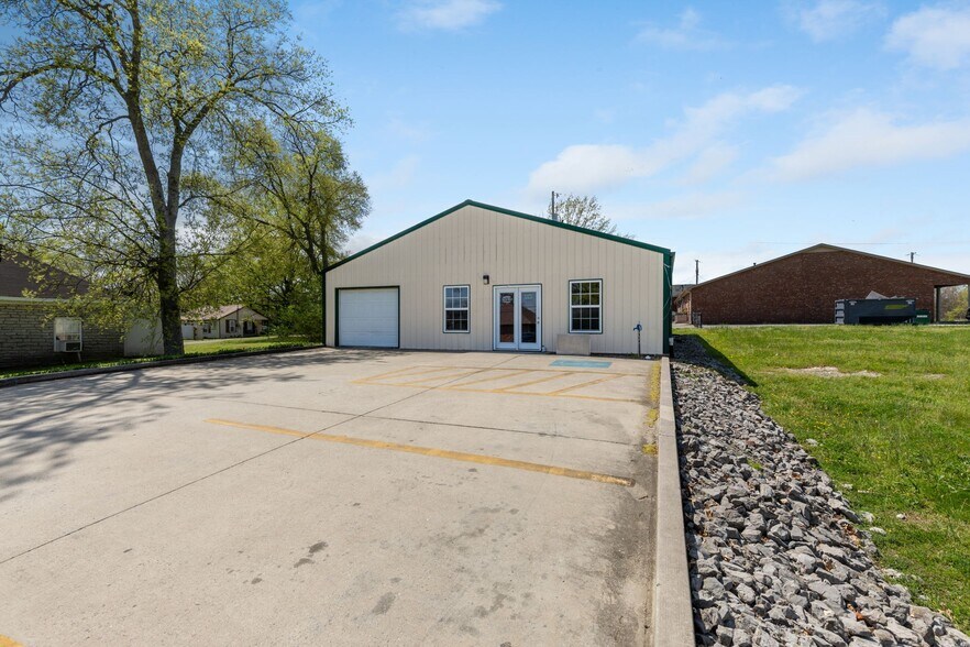 More Photos Of 807 Lipscomb St, Shelbyville Warehouse For Sale