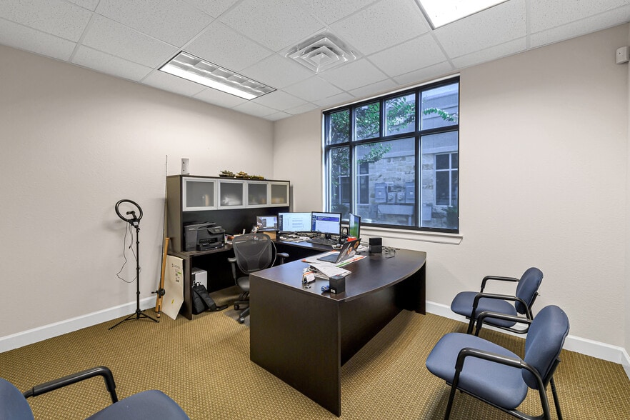 More Photos Of 1526 Katy Gap Rd, Katy Office For Sale