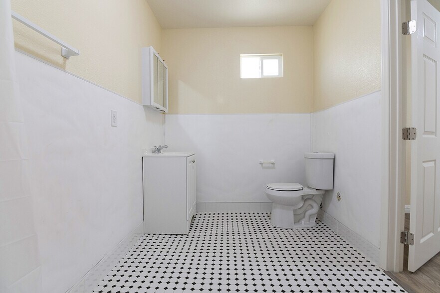 More Photos Of 1930 S Oxford Ave, Los Angeles Apartments For Sale