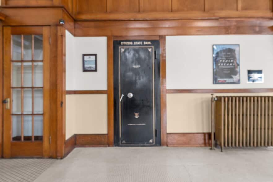 More Photos Of 102 Crosby St, Tekoa Flex For Sale