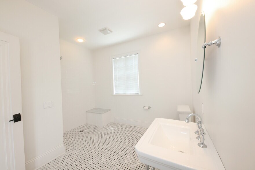 More Photos Of 12 Lotus Ave, Chester Specialty For Sale